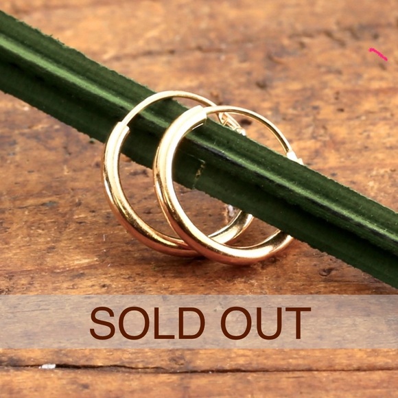***SOLD OUT***
Gold Vermeil Endless Hoops - Picture 1 of 5